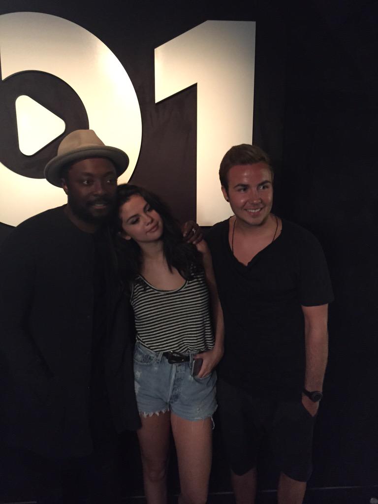 MarioGoetze's tweet photo. Soon on @Beats1 #Beats1Request @selenagomez @iamwill - which song will be my request?!? 👌🏻😉 http://t.co/kFHV5b9L5c