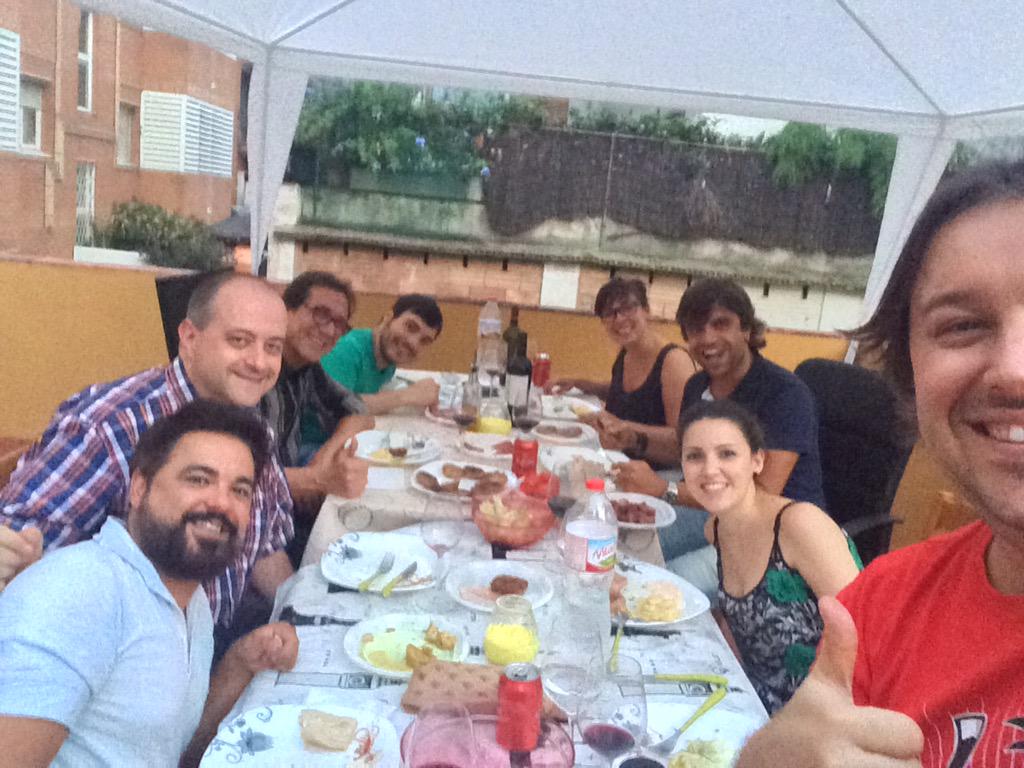 Inaugurada la temporada de cenas en la terraza de casa.<a href="/pjhermosilla/">PJ Hermosilla</a> <a href="/XaviCaminals/">Xavi Caminals</a> <a href="/lluisarte/">Lluís Arté</a> <a href="/ManuGuix/">Manu Guix</a> <a href="/LauraZafraH/">Laura Zafra</a>