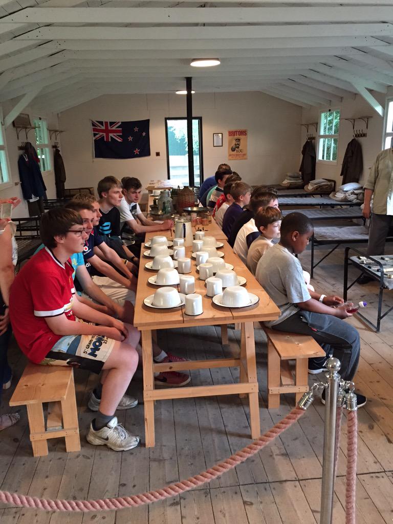 CheslynHayBB's tweet image. Company Section learning about a WW1 soldier's life training on @Cannock_Chase #fascinating #reconstruction