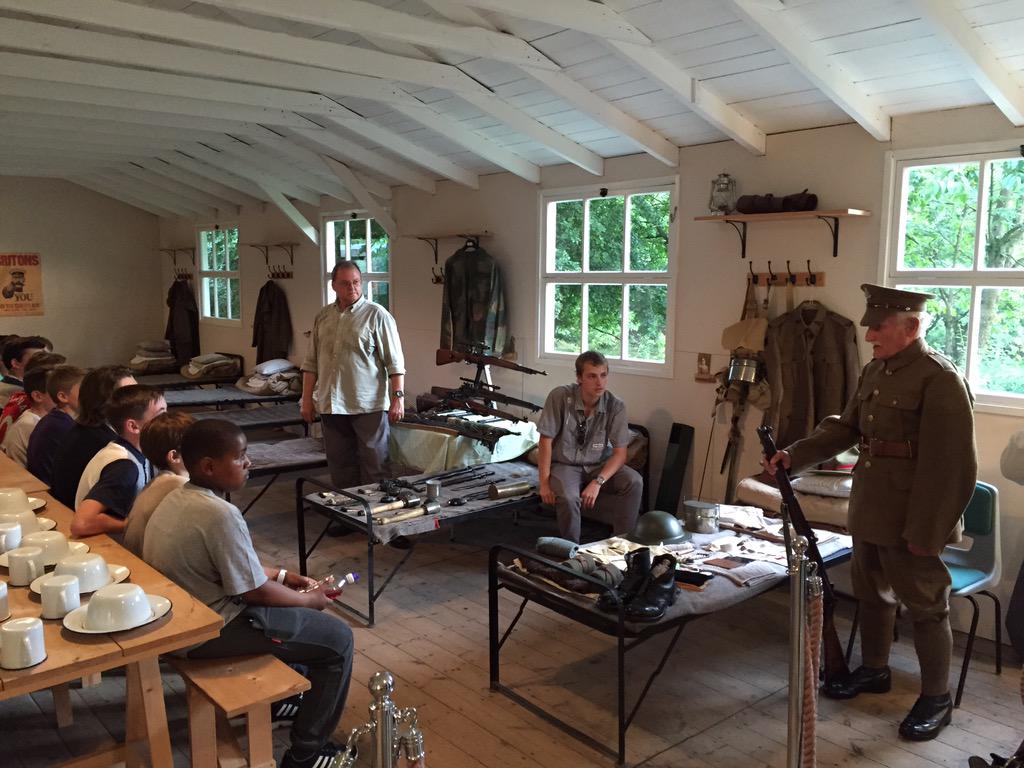 CheslynHayBB's tweet image. Company Section learning about a WW1 soldier's life training on @Cannock_Chase #fascinating #reconstruction