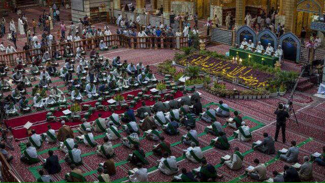 IraqPics's tweet photo. Daily Quran circles in the Mosque of Al-Abbas in Karbala during the month of #Ramadhan
جلسات قرآن رمضانية في كربلاء http://t.co/vLHWfPLtBM