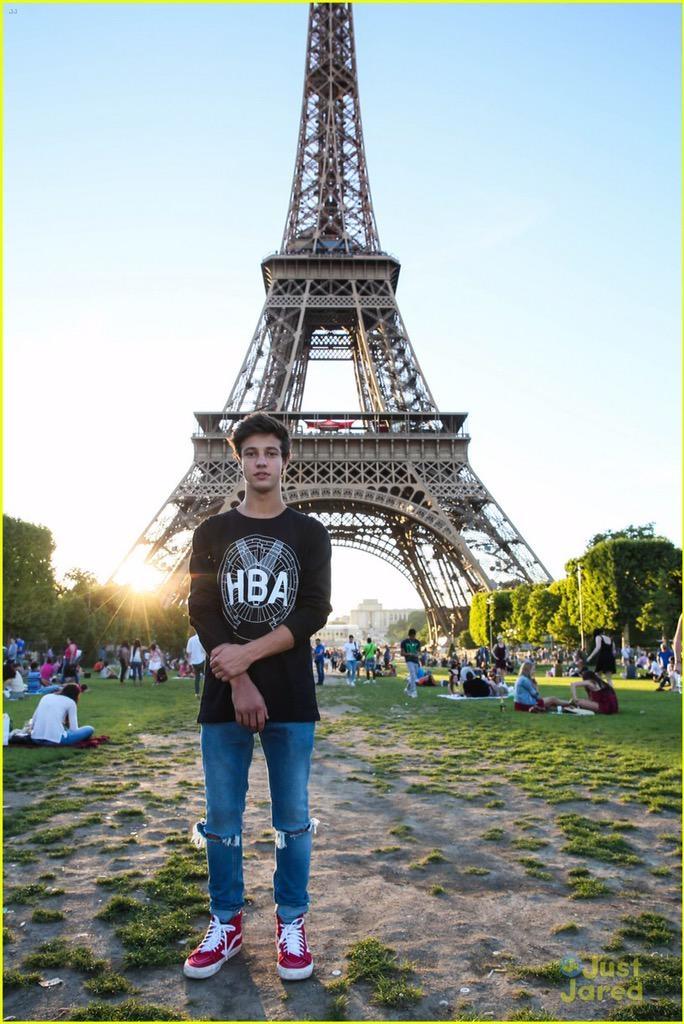 Cecilia1Mendes's tweet photo. HOLY! He's so fuck*** perfect *-* #CamInParis 😍 http://t.co/2k0FNBLh0Y