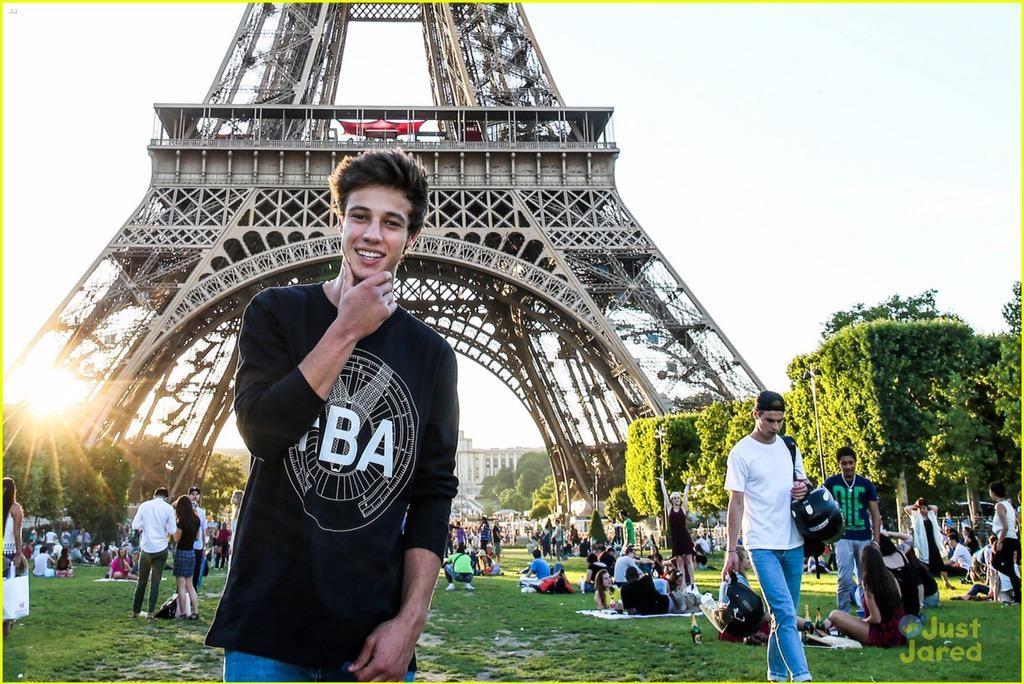 Cecilia1Mendes's tweet photo. HOLY! He's so fuck*** perfect *-* #CamInParis 😍 http://t.co/2k0FNBLh0Y