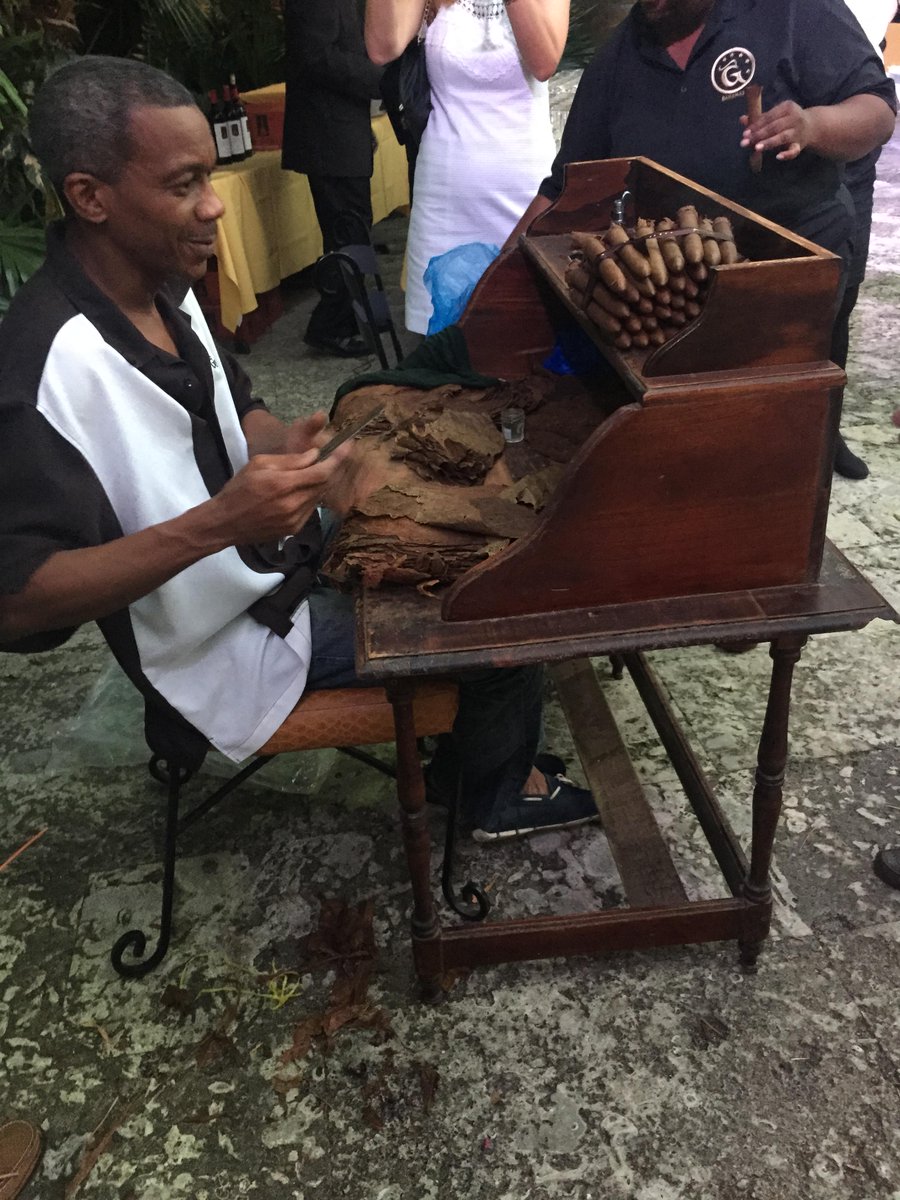 southerncigarco's tweet photo. Nothing better than smoking a hand rolled cigar right after it's rolled! @GraycliffCigars are always a great choice! http://t.co/uQNBZNJJlq