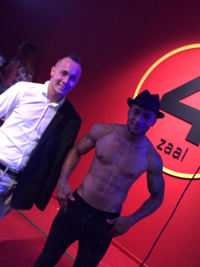 VueEindhoven's tweet photo. Een impressie van de #ladiesonly @jteindhoven vanavond met @nareshramdjas, een paar mooie mannen en heel veel vrouwen http://t.co/4Gcv3xaOte