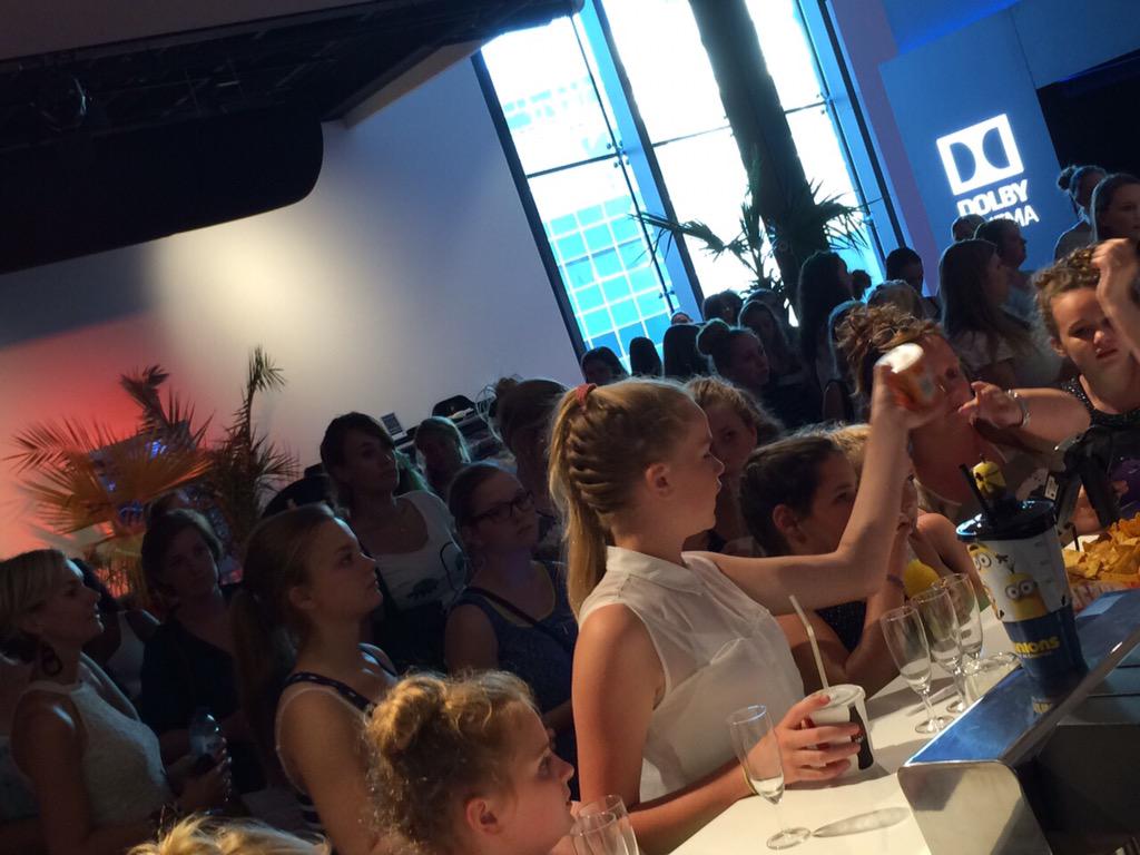 VueEindhoven's tweet photo. Een impressie van de #ladiesonly @jteindhoven vanavond met @nareshramdjas, een paar mooie mannen en heel veel vrouwen http://t.co/4Gcv3xaOte