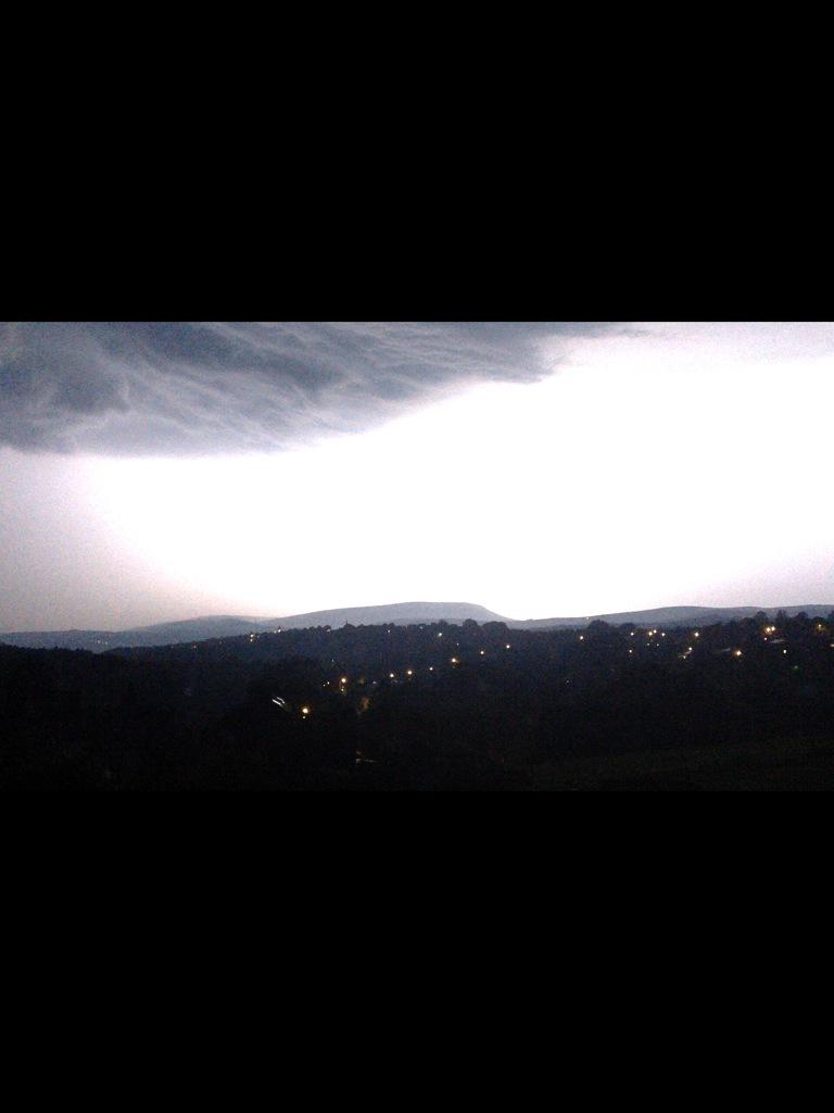 MouldToolMaker's tweet photo. We needed a good storm to clear the air #StormComing http://t.co/TdD1tVNeMb
