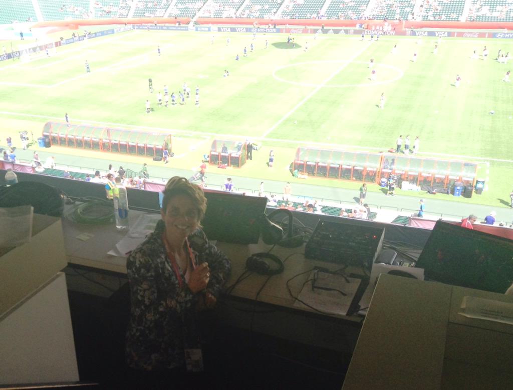 35 minutes to kick-off. <a href="/suesmith8/">Sue Smith</a> is ready for <a href="/BBCSport/">BBC Sport</a> &amp; #ENG. <a href="/nhk_news/">NHKニュース</a> for #JPN viewers.