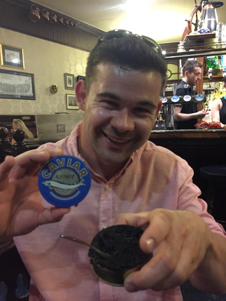 johnwilkinson_1's tweet photo. #londonpub #caviar #howexpensive???!!! #luckyboy http://t.co/n4eU5lsfyv