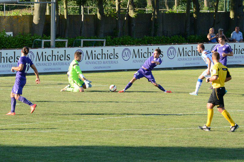 Damjan Shishkovski looks to make a save