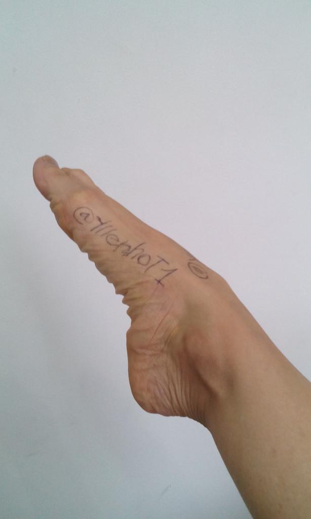 Legs_foot_lover's tweet photo. Foot from @yllenhot1 gift for me,balerina foot is amasing #feet #stopalo http://t.co/jKoRyULxbp
