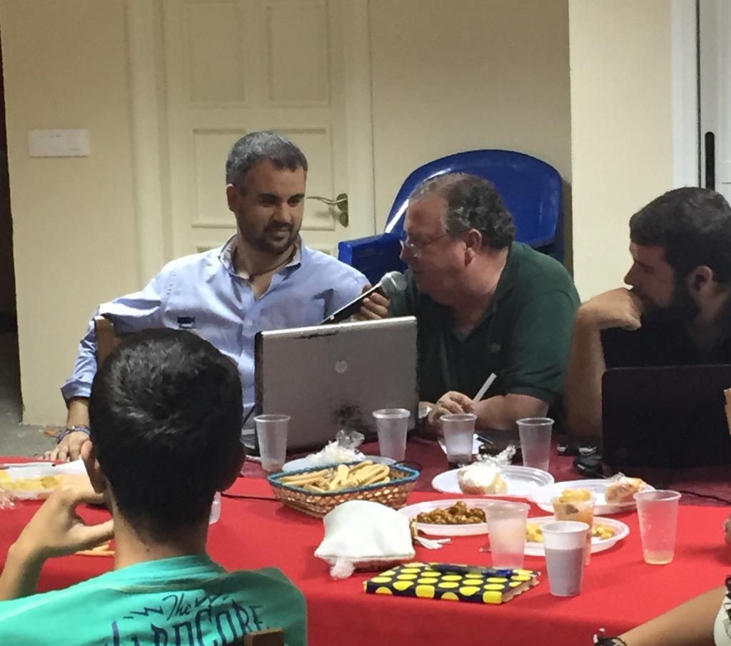 DavidPuertoR's tweet photo. Gran noche de radio en #Arcos con los hermanos de @HdadTresCaidas. Da gusto trabajar así. Muchas gracias http://t.co/IbObUrzaCl