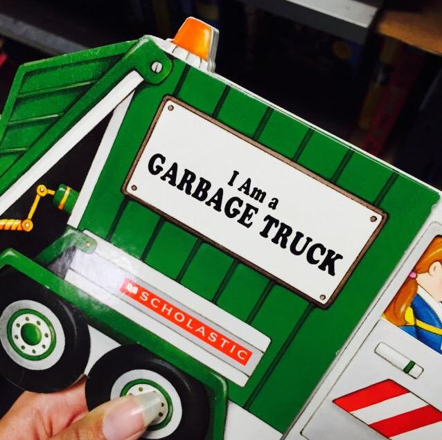 TodaysGender's tweet photo. Today's #GenderOfTheDay is: garbage truck http://t.co/x7yiZEOWgD