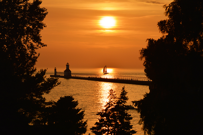 PureMichigan's tweet photo. Want to capture a perfect #PureMichigan sunset? Here are 7 great tips how, via @StartVisiting. http://t.co/VTYysdEPTx http://t.co/eFWEMhLc05