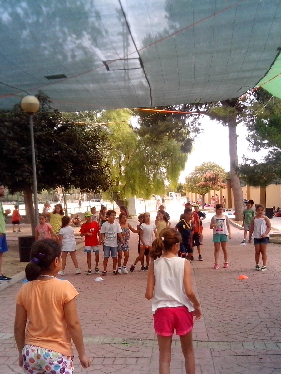 AjuntMassanassa's tweet photo. Escola d'Estiu 2015: 379 xiquets de 3 a 7 anys disfrutant de tallers, jocs, piscina ... 23 monitors, tot juliol http://t.co/RWxZBUYkRW