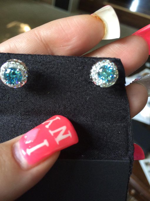 Thank you Ian for my beautiful earrings! Luv them! If u wanna buy me something my wish list http://t<a href="/tag/happycanadaday"class="tags"><span>#happycanadaday</span></a>