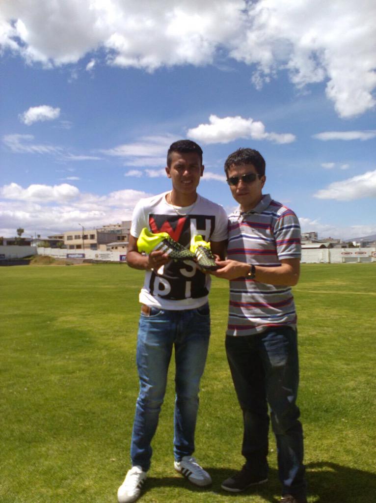 richardcald50's tweet photo. Con mis nuevos #ACE15 #BeTheDifferenceCon .. Gracias #adidasEC .. http://t.co/LjHVwWZOjx