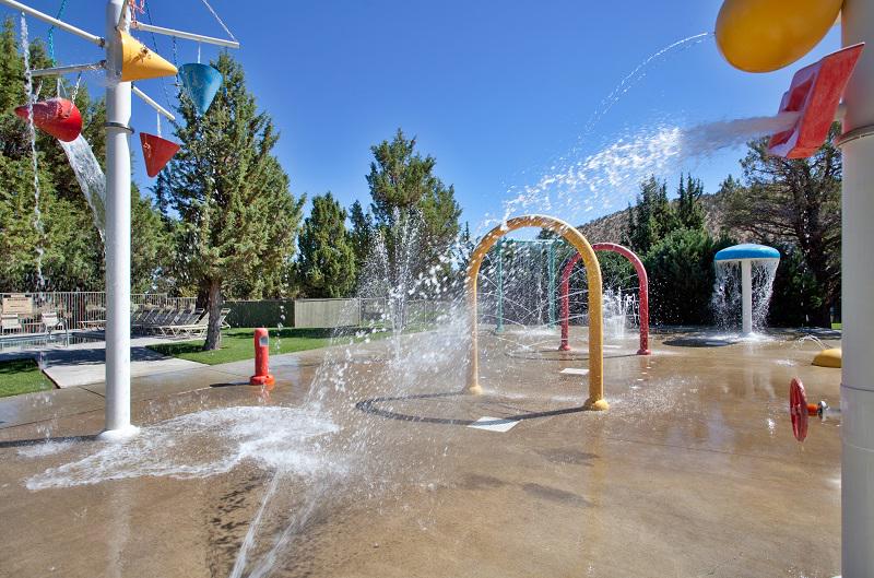 EagleCrestLodge's tweet photo. Weekend staycation? Yes please! Pools and splash park are ready! Learn more: http://t.co/mf3fr3clCF http://t.co/hSDekklFpo