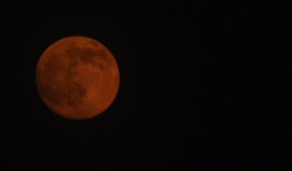 weatherchannel's tweet photo. Don't forget the 1st of two #fullmoons in July is tonight! #FullBuckMoon #FullThundermoon Pic via: @jimrobinsonnews http://t.co/FcD0badxVz