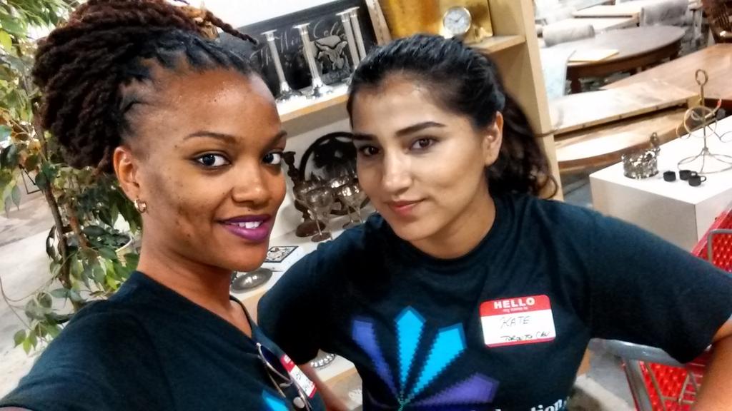 AshaFarrell1's tweet photo. 'Building Hope' with @carlajopolins #1teamglobal @unosdp @A_Ganar #Donate #Volunteer #Shop @manateehabitat http://t.co/rYRjFLwnCq