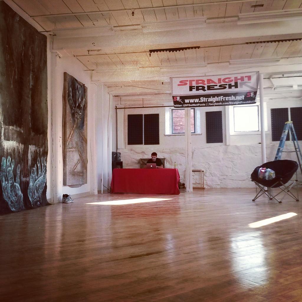 hxppythxxghtsZH's tweet photo. creative office space || #SFDotNet #86F http://t.co/Bfd2H4Tj1V