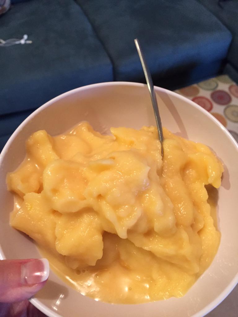 ukmel's tweet photo. Homemade peach ice cream tonight! Frozen peaches, organic honey and coconut milk = deliciousness! #nosugarnoproblem http://t.co/jMQT0mYyjn