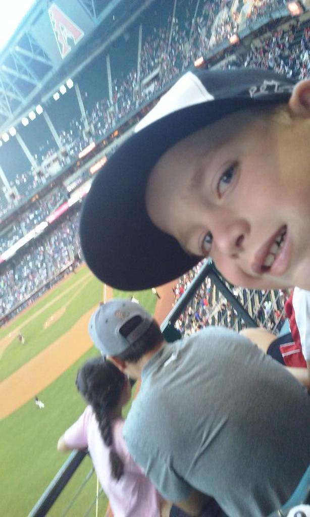 The_BiscuitGuy's tweet photo. My #DbacksPride is getting to pass along the life lessons of the game onto my son. Nothing beats that opportunity! http://t.co/Fz0cTce4Pj