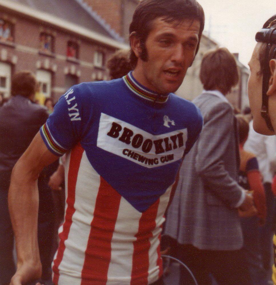 D_Malgrati's tweet photo. @D_Malgrati: @SkySport #PerAmoreDelloSport     #rossoeblu #rogerdevlaeminck #monsieurroubaix #brooklyn http://t.co/e2qGFhifn3
