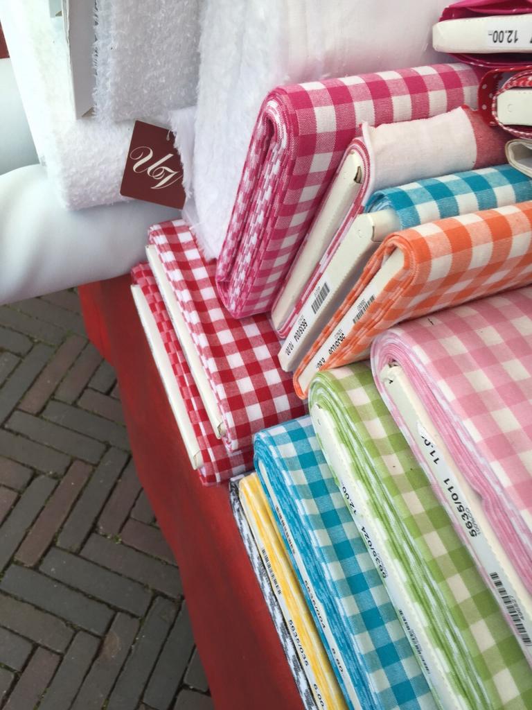 Tijdens de verbouwing van <a href="/DynamiekTiel/">Dynamiek-Tiel</a> gaan enkele dames aan de slag met het maken van oa schorten voor het team!