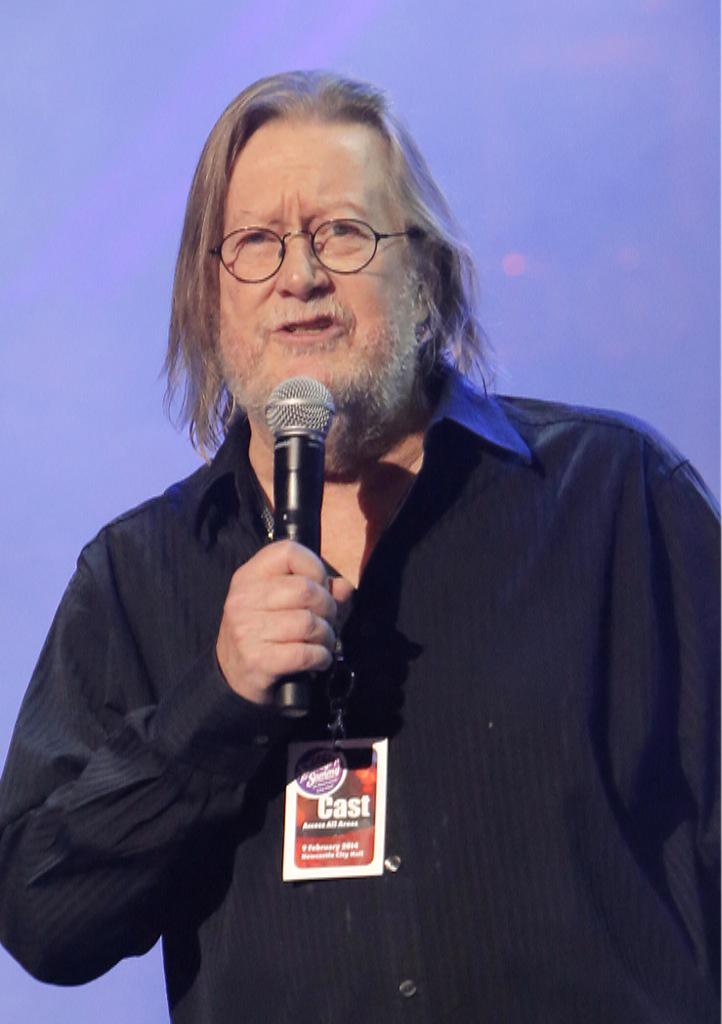 TyneIdols's tweet photo. Welcome Geoff.....so, any 'house rules'? @GeoffWonfor @HighlightsPR @Lindisfarnbilly http://t.co/ifkwD6BdmD