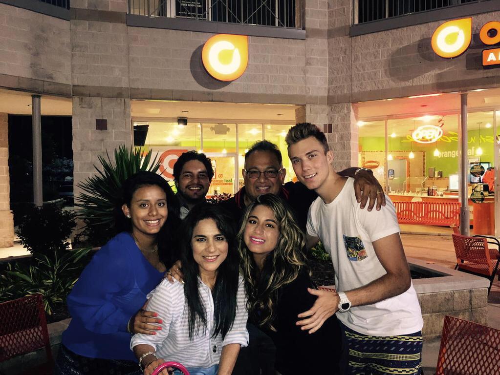 laurehands's tweet image. MANO A FAMÍLIA TODA 😭😭 TROLLY 😭😭 TO MORTA #LoopOff5H