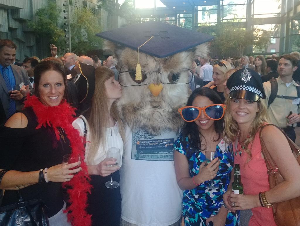 JoshuaTufts's tweet photo. Sage advice from @BlueprintCSLLC, when presented an opportunity to kiss an owl...take it. #WA100Best #WGU100 http://t.co/Vhd7rFre7T