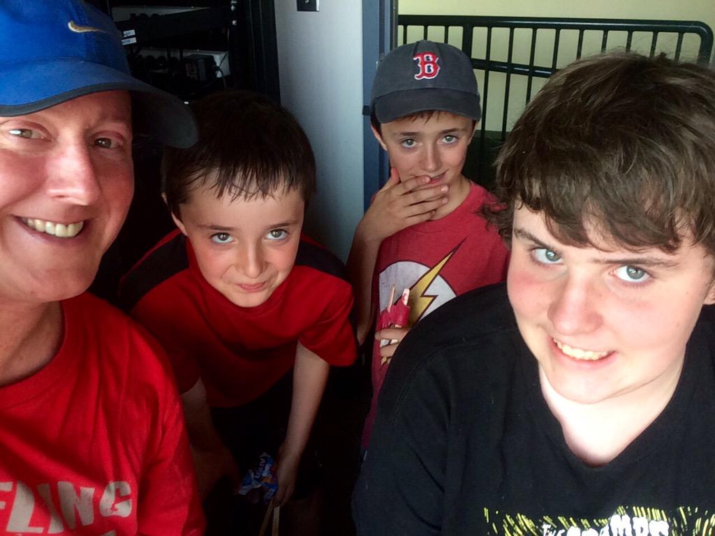 DMitchellCTV's tweet photo. Some special visitors in the booth tonight!! #rapscallions #mitchellmen @EdmProspects @pammer70 http://t.co/WdCwvf8vwu