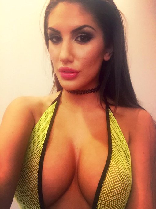 Selfie from my fun shoot with @MickBluexxx + @MaestroClaudio :) http://t.co/2nTEk2WdN5