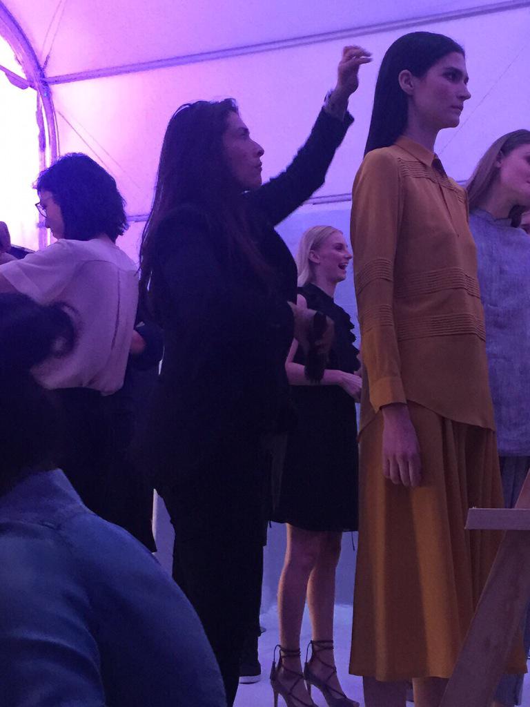LOrealProMx's tweet photo. Una gran felicitación a nuestros hairtist por el gran trabajo de esta noche #TagMx #YakampotTagMx #CMNTradeShow http://t.co/5k2HlXw02M