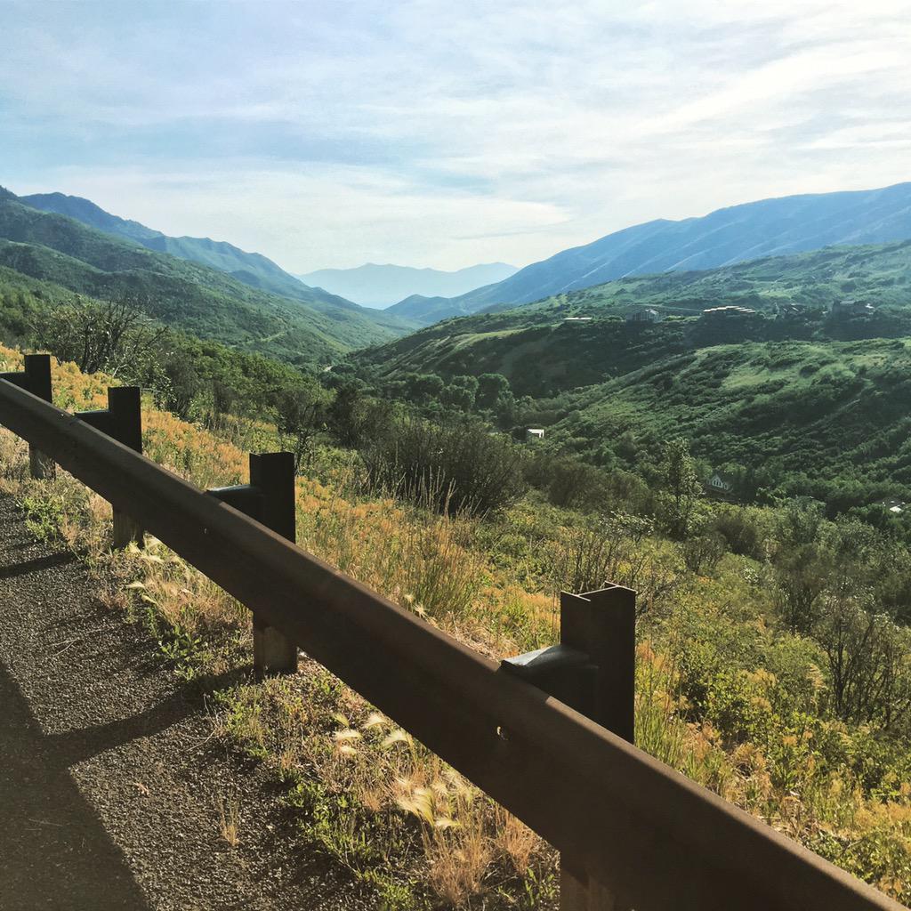 AirCalvin81's tweet photo. The view overlooking #SLC. The last 2miles are brutal. #alreadyinpaingetarewardfromit #emigrationcanyon #cycling http://t.co/cm4KcjgkpY