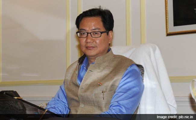 ndtv's tweet photo. To accommodate Union minister Kiren Rijiju, Air India offloaded 3, including child http://t.co/ptg5Ic30Ax http://t.co/gEph70oH7q