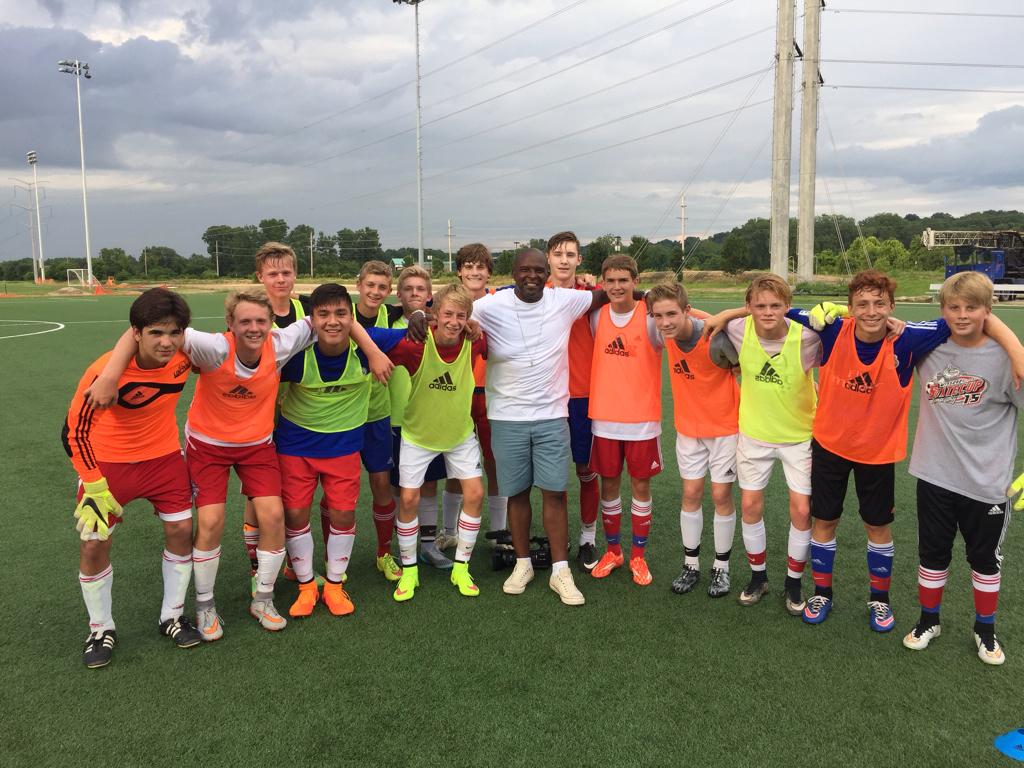 reneknottsports's tweet photo. Hanging out with the U14 Lou Fusz boys team. They are getting ready for nationals. #GoodLuck http://t.co/WnTU6b1YuH