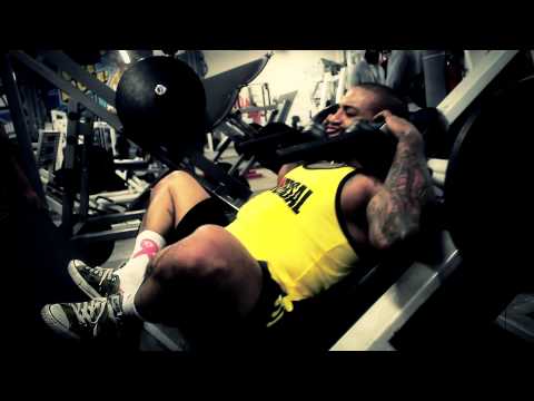OneHealthyLife_'s tweet photo. Recharging 1000 Watts at Metroflex Long Beach, CT Fletcher http://t.co/RslUarY238 #health #wellbeing http://t.co/kxVIJDLZuH