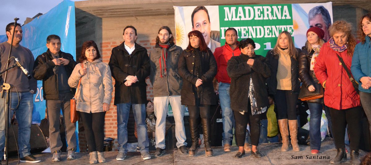 SamSantana03's tweet photo. Presentación de concejales #TrelewPrimero LISTA 502 D #AdrianMadernaIntendente2015 
@maderna_adrian @leila_lloyd http://t.co/kCkks9zzLD
