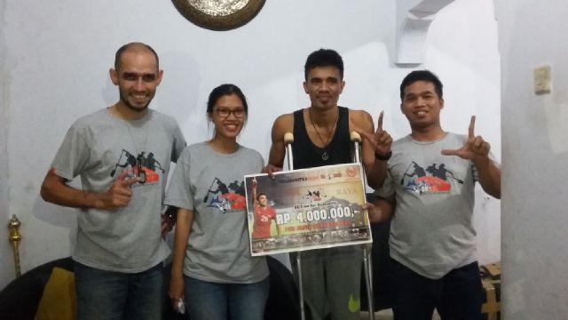 jakvolunteer's tweet photo. Begini cara kami memperlakukan pemain, merasakan sakit dan dukanya @richardachmad  @JakOnline  #FPout #pssiGOBLOK http://t.co/0eLvmh6A0Z