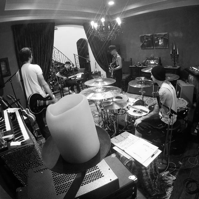 Sum41's tweet image. Get ready Southern California! @mikeyway @fzummo