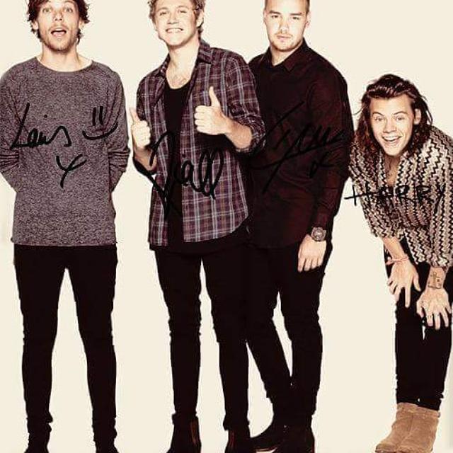harhorastyles4's tweet photo. ايةة الصور الجديدة اللي عمالةة تنزل دي 
#HollywoodChoiceOneDirection 
#HollywoodChoiceOneDirection http://t.co/YkpiISuN6f