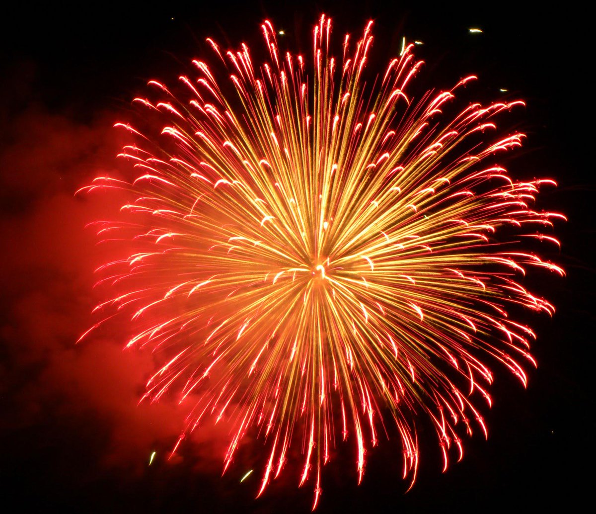 gigirules7's tweet photo. #BetterFireworksNames Hits your eye like a big pizza pie! http://t.co/YwLkOaLTDN