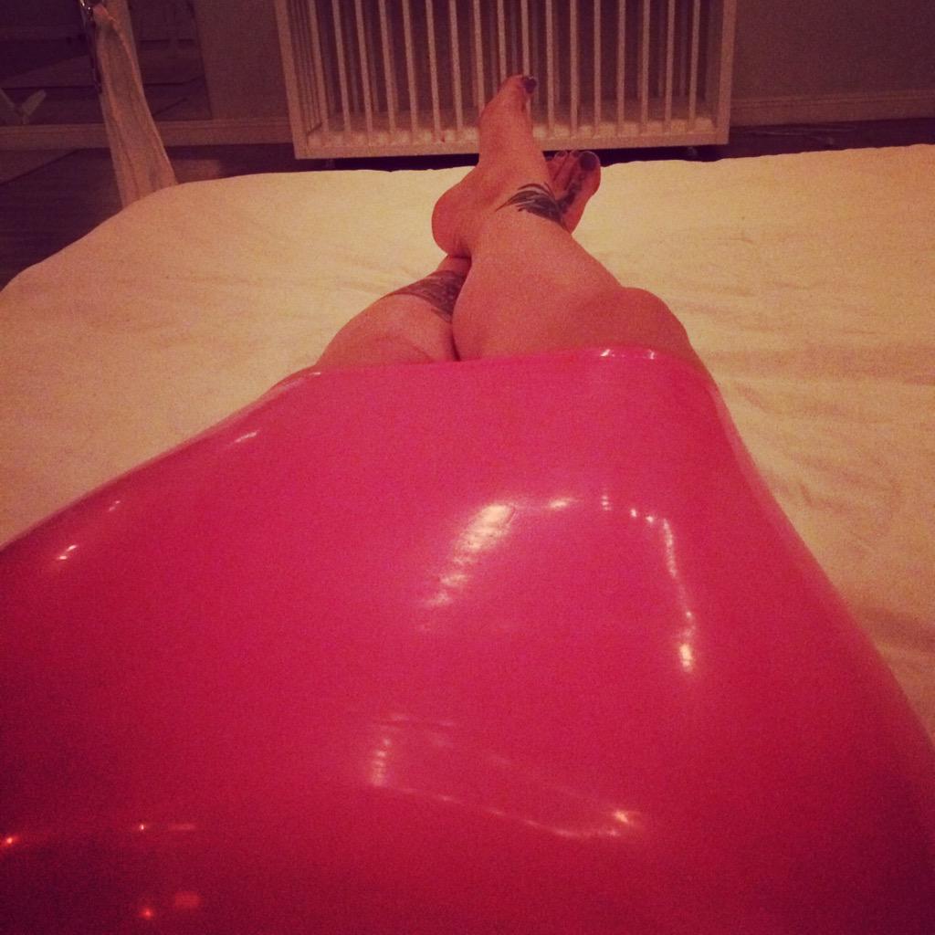 dominalynnette's tweet photo. Bubble gum latex worship. 💕👠 #FemDom #lynnpops #pinklatex #LADominatrix #worshipLynn #findom #footfetish #dominatrix http://t.co/ziWsme203m