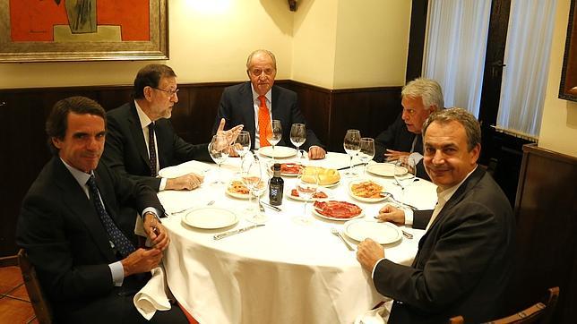 Rajoy invita a cenar al Rey Juan Carlos y a González, Aznar y Zapatero en Casa Lucio ww.abc.es/P4rDM