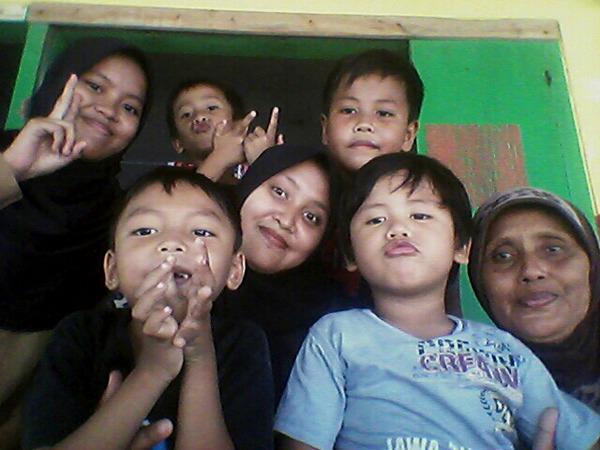 afifatunnisa10's tweet photo. haha :D with family :)
#gilaaaa bener http://t.co/5Bpc17Ruhx