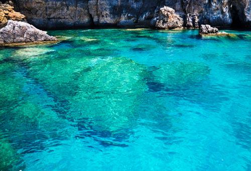 Camerota.
Buongiorno , ...nel profumo del mattino,il sorriso del mare vi saluta con i suoi colori a festa.