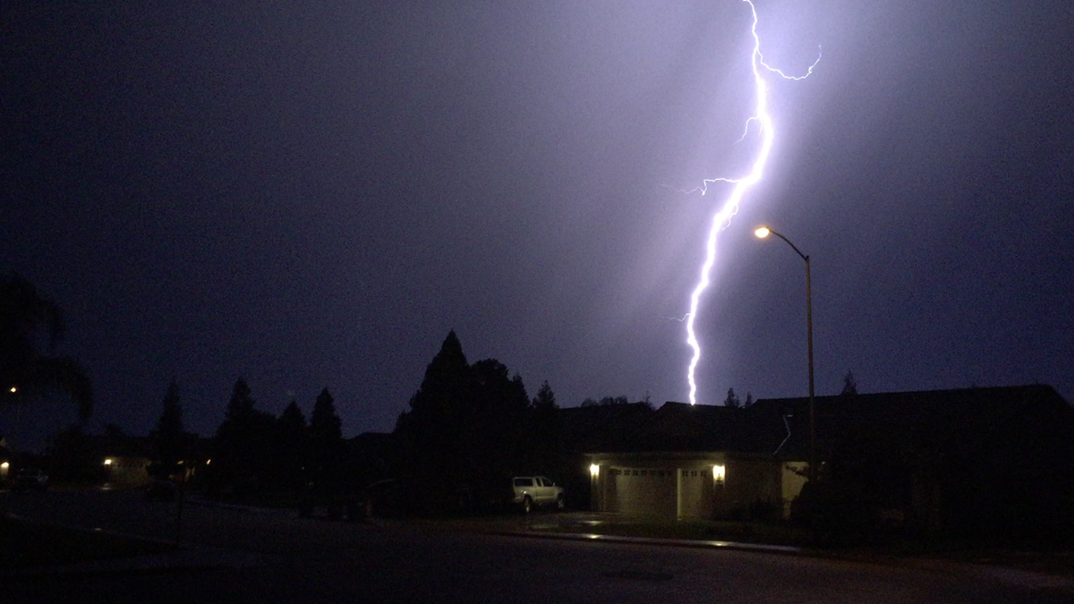 KLGnews's tweet image. #PHOTOS Here are some of the shots of lightning sent in by #mobilejournalists around the Valley. @CBS47 @KSEE24