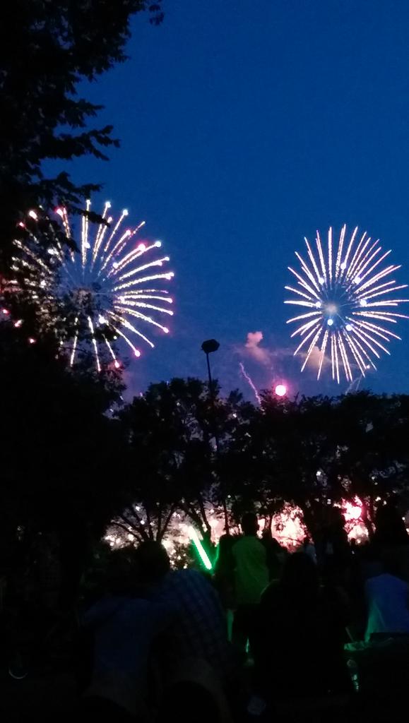 Social_Moi's tweet image. Beautiful fireworks display at #ableg for #CanadaDay2015! #yeg